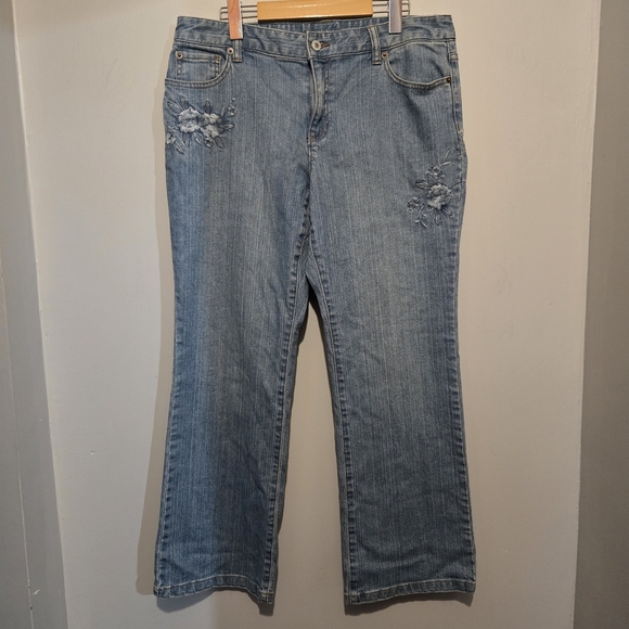 Liz Claiborne Denim - Liz Claiborne Blue Bootcut Jeans With Embroidery. Y2K Vintage Vibe. 14P